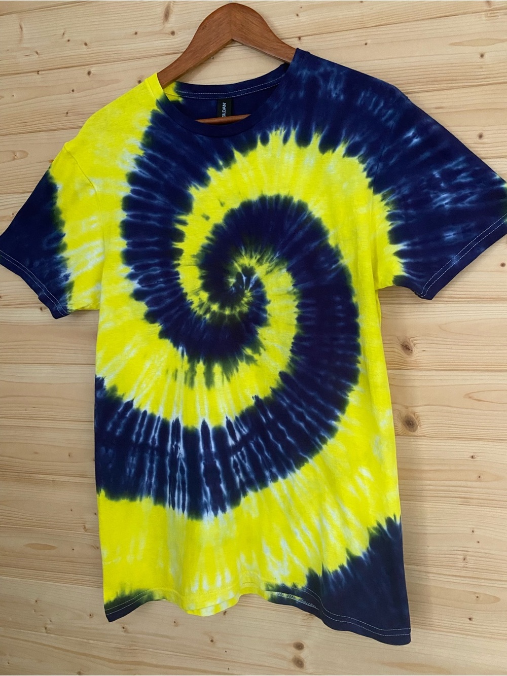 NEW GILDAN Soft Style Tee Medium Handmade Blue Yellow Spiral Tie Dye T-Shirt - Picture 3 of 9